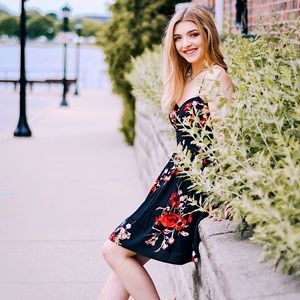 Mid-day mini dress🌹
